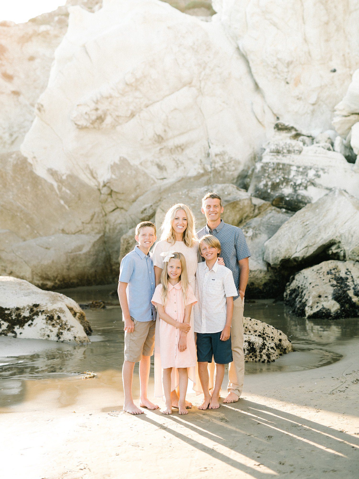 Family portaits at white cliffs in Pismo beach by Pismo beach family photographer austyn elizabeth photography