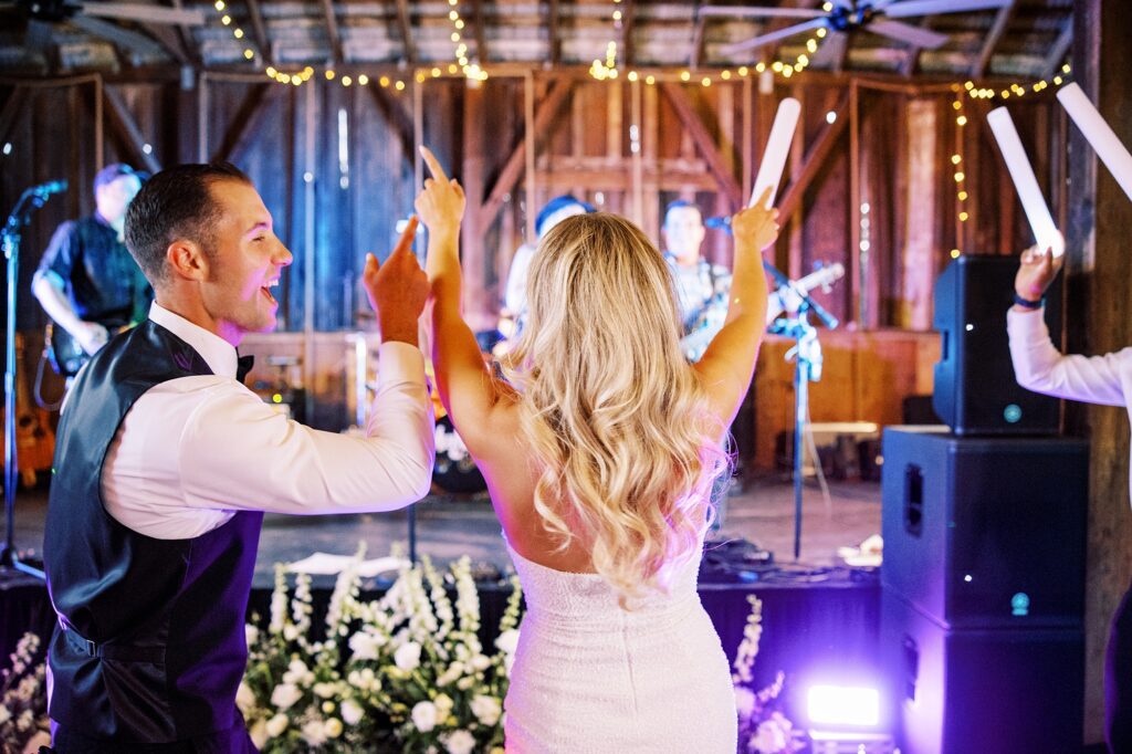 Couple sing at live band reception of Moonshine Crazy Band at at Lamoure Vineyard wedding by SLO wedding photographer Austyn Elizabeth Photography
