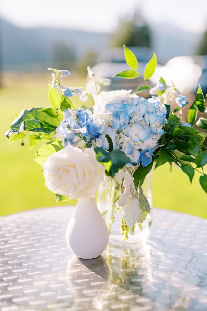 White roses and blue tipped hydrangeas at welcome party at Highlands Ranch Resort photographed by Northern California Destination wedding film photographer Austyn Elizabeth Photography